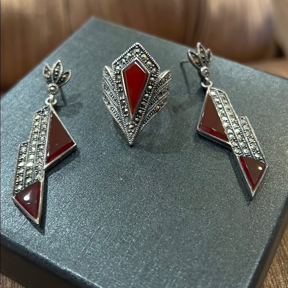 Gorgeous pair of ring with matching earrings